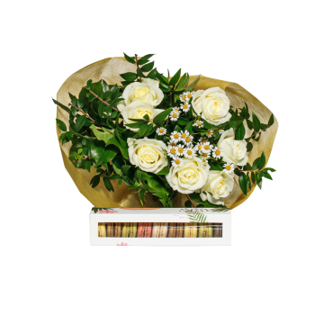 Ανθοδέσμη με 8 Λευκά Τριαντάφυλλα κ Πλούσιες Πρασινάδες